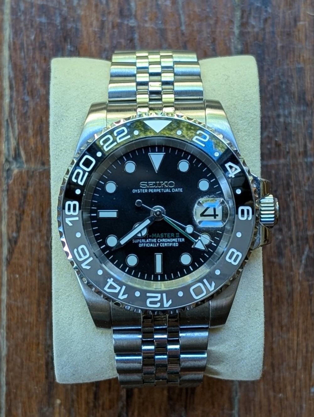 Bruce Wayne SeikoMod Watch NH34 GMT Movement Black/Grey Jubilee Bracelet 40mm